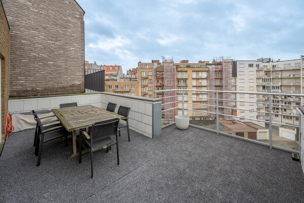 Foto van Stijlvol verblijf aan het Rubensplein - Vakantiehuis in KNOKKE-HEIST - TerraceBalcony
