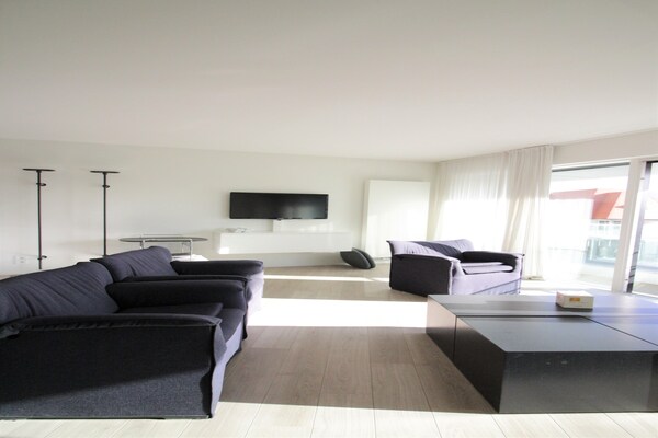 Foto van Appartement in Knokke bij Driehoeksplein - Vakantiehuis in KNOKKE - HEIST - LivingRoom