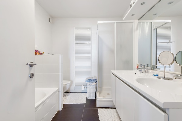 Foto van Appartement attrayant avec vue sur les dunes - Vakantiehuis in Blankenberge - BathRoom