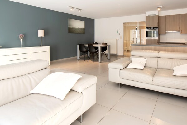 Foto van Appartement in Oostende bij de Zeedijk - Vakantiehuis in OSTEND - LivingRoom