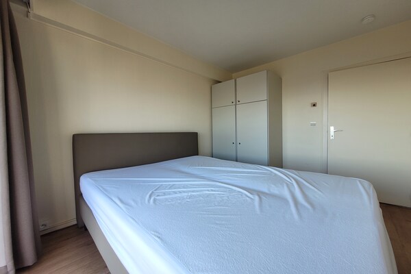 Foto van Op een steenworp afstand van het rustige pad langs de kust. - BedRoom