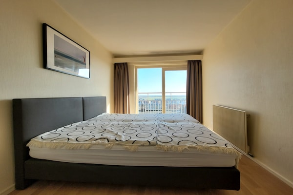 Foto van Op een steenworp afstand van het rustige pad langs de kust. - BedRoom