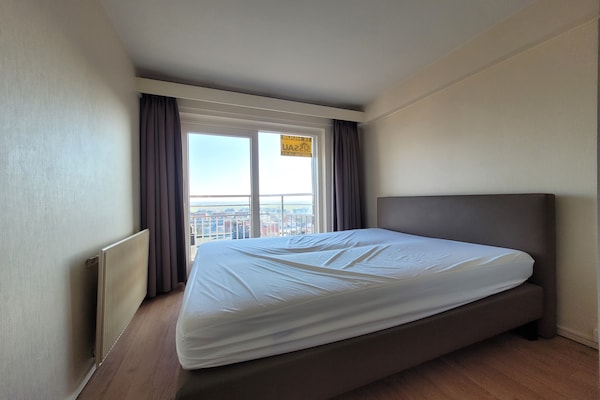 Foto van Op een steenworp afstand van het rustige pad langs de kust. - BedRoom