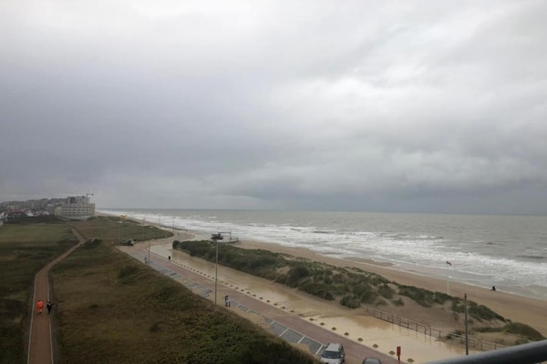 Foto van Op een steenworp afstand van het rustige pad langs de kust. - AreaSummer20KM