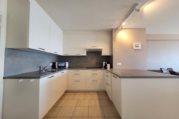 Foto van Op een steenworp afstand van het rustige pad langs de kust. - Kitchen