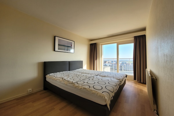 Foto van Op een steenworp afstand van het rustige pad langs de kust. - BedRoom