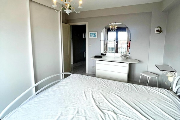 Foto van Appartement bij Epernayplein met Zeezicht - Vakantiehuis in MIDDELKERKE - BedRoom