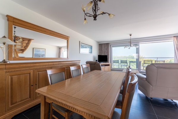Foto van Helder Kustverblijf in Bredene - Vakantiehuis in Bredene - DiningRoom