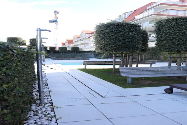 Foto van Appartement in Nieuwpoort met toegang tot zwembad - Vakantiehuis in Nieuwpoort - ExteriorSummer
