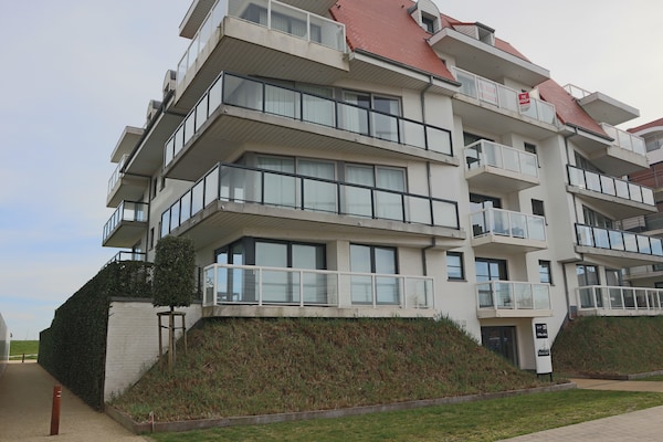 Foto van Appartement in Nieuwpoort met toegang tot zwembad - Vakantiehuis in Nieuwpoort - ExteriorSummer