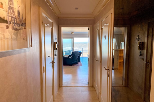 Foto van Appartement met zeezicht op de Zeedijk - Vakantiehuis in NIEUWPOORT - Landing