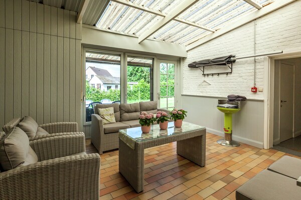 Foto van Landhuis in Kruiskerke bij bos en meer - Vakantiehuis in Kruiskerke - RecreationRoom