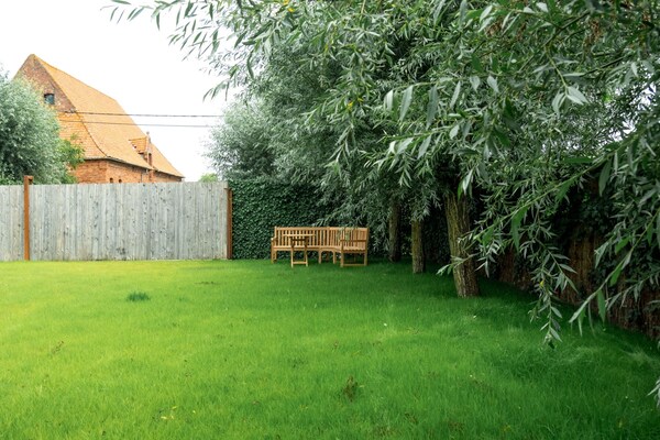 Foto van Vakantiehuis in Moorslede met zwembad en jacuzzi - Vakantiehuis in Moorslede - GardenSummer