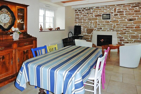 Foto van Stenen huis bij Torche Strand - Vakantiehuis in Plobannalec-Lesconil - DiningRoom