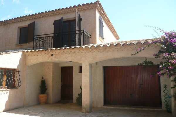 Foto van Villa in Sainte-Maxime bij La Nartelle Strand - Vakantiehuis in Ste Maxime - ExteriorSummer