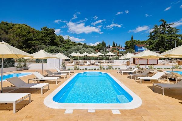 Foto van Apartements Medena in Seget Donji, Trogir - Vakantiehuis in Trogir - Seget Donij - Pool