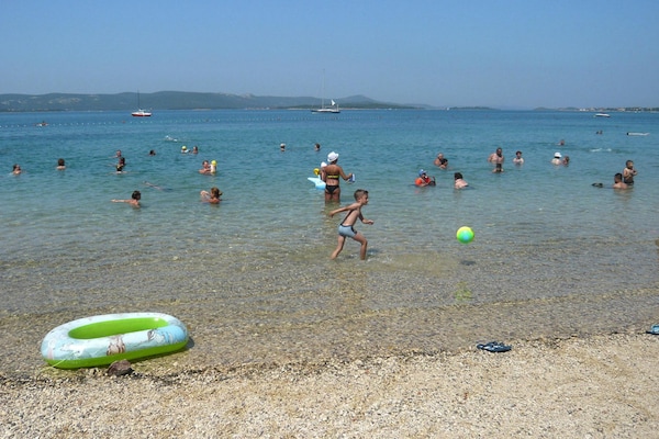 Foto van Charmant modern verblijf in Biograd - Vakantiehuis in Biograd - WaterView