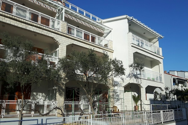 Foto van Charmant modern verblijf in Biograd - Vakantiehuis in Biograd - ExteriorSummer