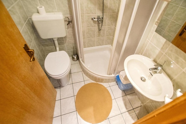 Foto van Appartement in Seline bij Paklenica Park - Vakantiehuis in Seline - BathRoom