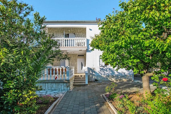 Foto van Appartement in Seline bij Paklenica Park - Vakantiehuis in Seline - ExteriorSummer