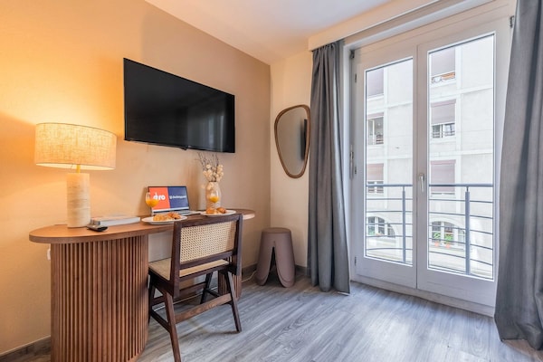 Foto van Appartement moderne - AC-1BR-4P- Genève - Vakantiehuis in Genève - LivingRoom