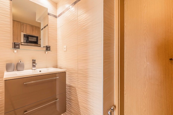 Foto van Appartement moderne - AC-1BR-4P- Genève - Vakantiehuis in Genève - BathRoom