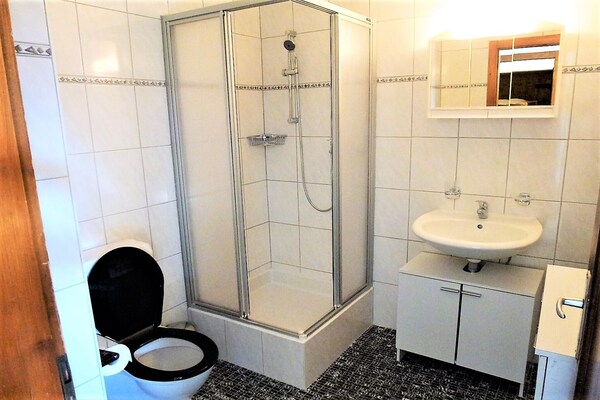 Foto van Studio in Veysonnaz bij Skipistes & Gondel - Vakantiehuis in Veysonnaz - BathRoom