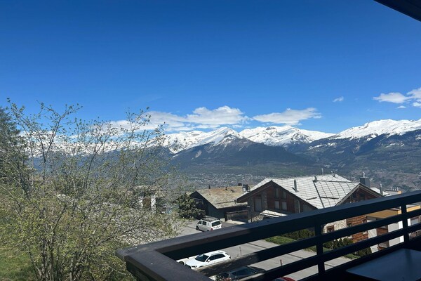Foto van Appartement in Veysonnaz vlakbij skigebied - Vakantiehuis in Veysonnaz - TerraceBalcony