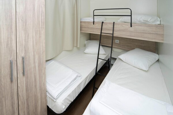 Foto van Stacaravan in Cres bij Strand & Haven - Vakantiehuis in Cres - BedRoom