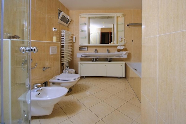 Foto van Jelsa Resort Appartement vlakbij de zee - Vakantiehuis in Jelsa - BathRoom