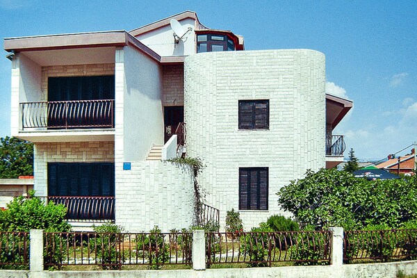 Foto van Appartement in Jadranovo met balkon - Vakantiehuis in Jadranovo - ExteriorSummer