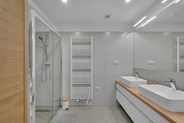 Foto van Villa in Krkonoše met sauna en boszicht - Vakantiehuis in Cerný Dul - BathRoom