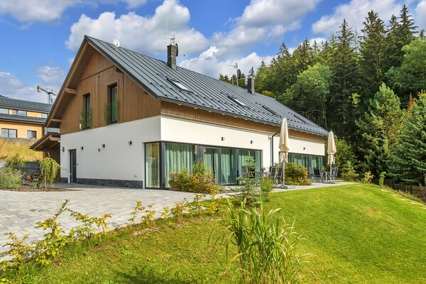 Foto van Villa in Krkonoše met sauna en boszicht - Vakantiehuis in Cerný Dul - Outdoor