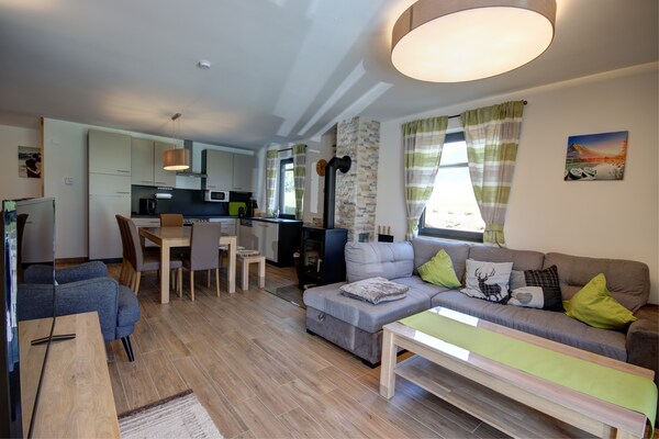 Foto van Chalet Gamsknogel met privézwembad en whirlpool - Vakantiehuis in Inzell - LivingRoom