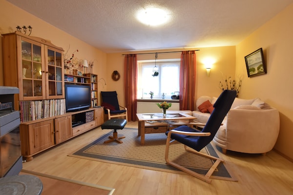 Foto van Mooi appartement in Am Salzhaff met open haard - Vakantiehuis in Rakow Mecklenburg - LivingRoom
