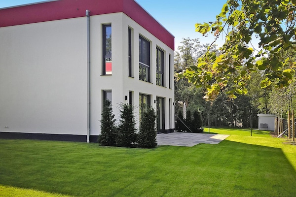 Foto van Appartement in Strausberg met ontbijt inbegrepen - Vakantiehuis in Strausberg - ExteriorSummer
