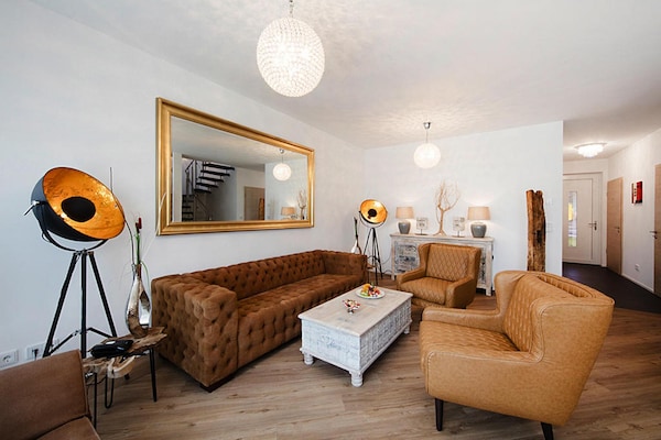 Foto van Appartement in Strausberg met ontbijt inbegrepen - Vakantiehuis in Strausberg - LivingRoom