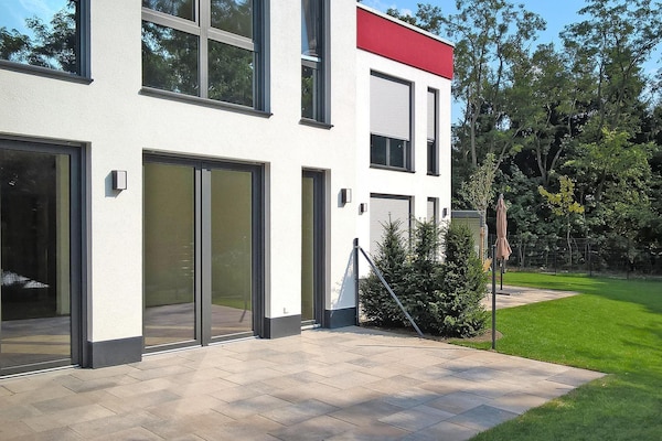 Foto van Appartement in Strausberg met ontbijt inbegrepen - Vakantiehuis in Strausberg - ExteriorSummer