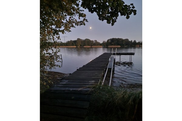 Foto van in de Bauernsee Moderne retraite - Vakantiehuis in Grünheide OT Kagel - Untagged