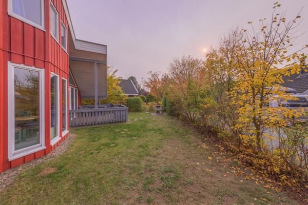 Foto van Vakantiehuis in Scandinavische stijl - Vakantiehuis in Granzow - ExteriorSummer