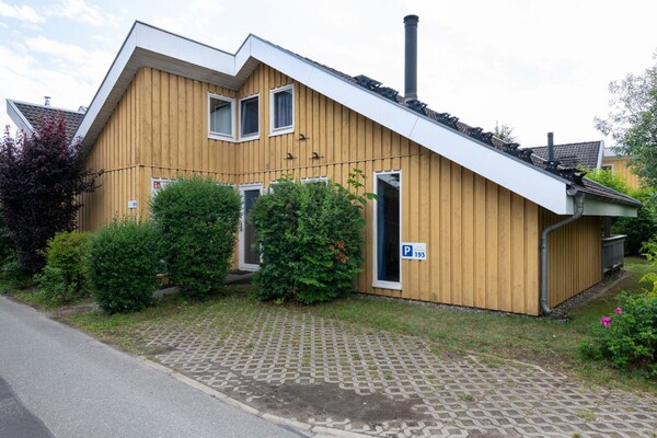Foto van Vakantiehuis in Scandinavische stijl - Vakantiehuis in Granzow - ExteriorSummer