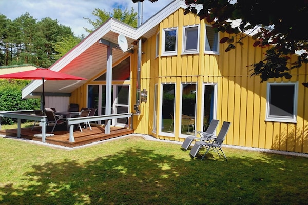 Foto van Vakantiehuis in vakantiepark Mirow - Vakantiehuis in Granzow - ExteriorSummer