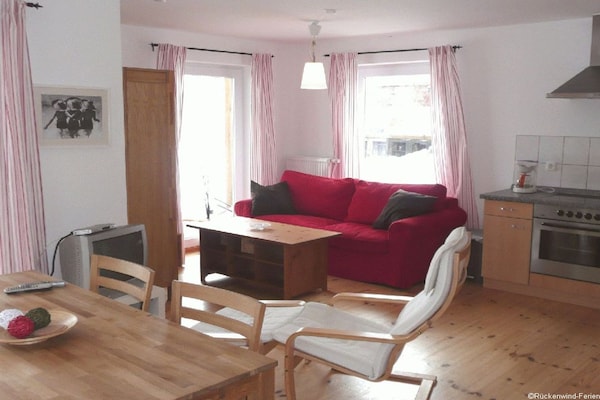 Foto van Woonboot in Kroeslin am Bodden - Vakantiehuis in Kröslin - LivingRoom