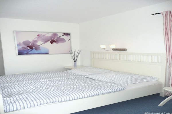 Foto van Woonboot in Kroeslin am Bodden - Vakantiehuis in Kröslin - BedRoom