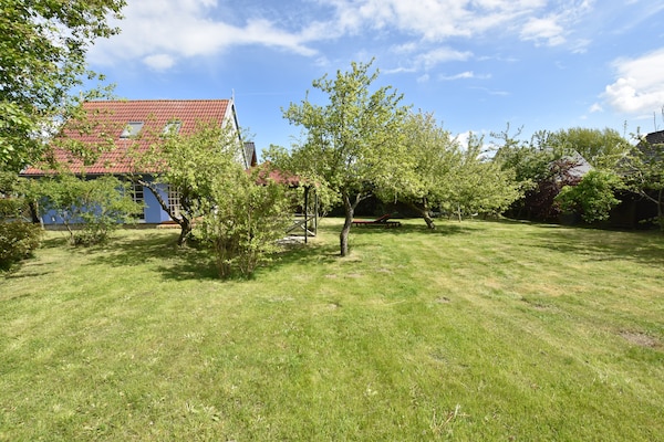Foto van Idyllisch vakantiehuis met terras in Rerik - Vakantiehuis in Rerik / OT Roggow - GardenSummer