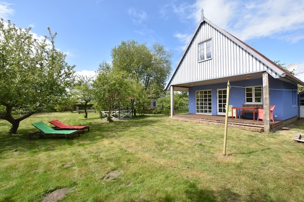 Foto van Idyllisch vakantiehuis met terras in Rerik - Vakantiehuis in Rerik / OT Roggow - ExteriorSummer