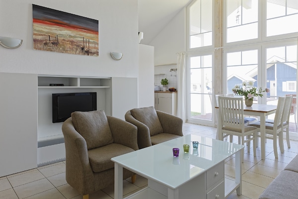 Foto van Bungalow aan Zee met Sauna in Duitsland - Vakantiehuis in Sierksdorf - LivingRoom
