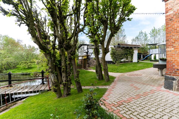 Foto van Vakantiehuis met vijver - Vakantiehuis in Klein Pravtshagen - GardenSummer