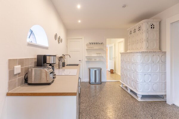 Foto van rietgedekte vakantiewoning met tegelkachel - Vakantiehuis in Tetenbüll - Kitchen