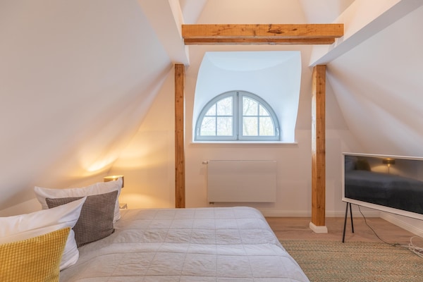 Foto van rietgedekte vakantiewoning met tegelkachel - Vakantiehuis in Tetenbüll - BedRoom
